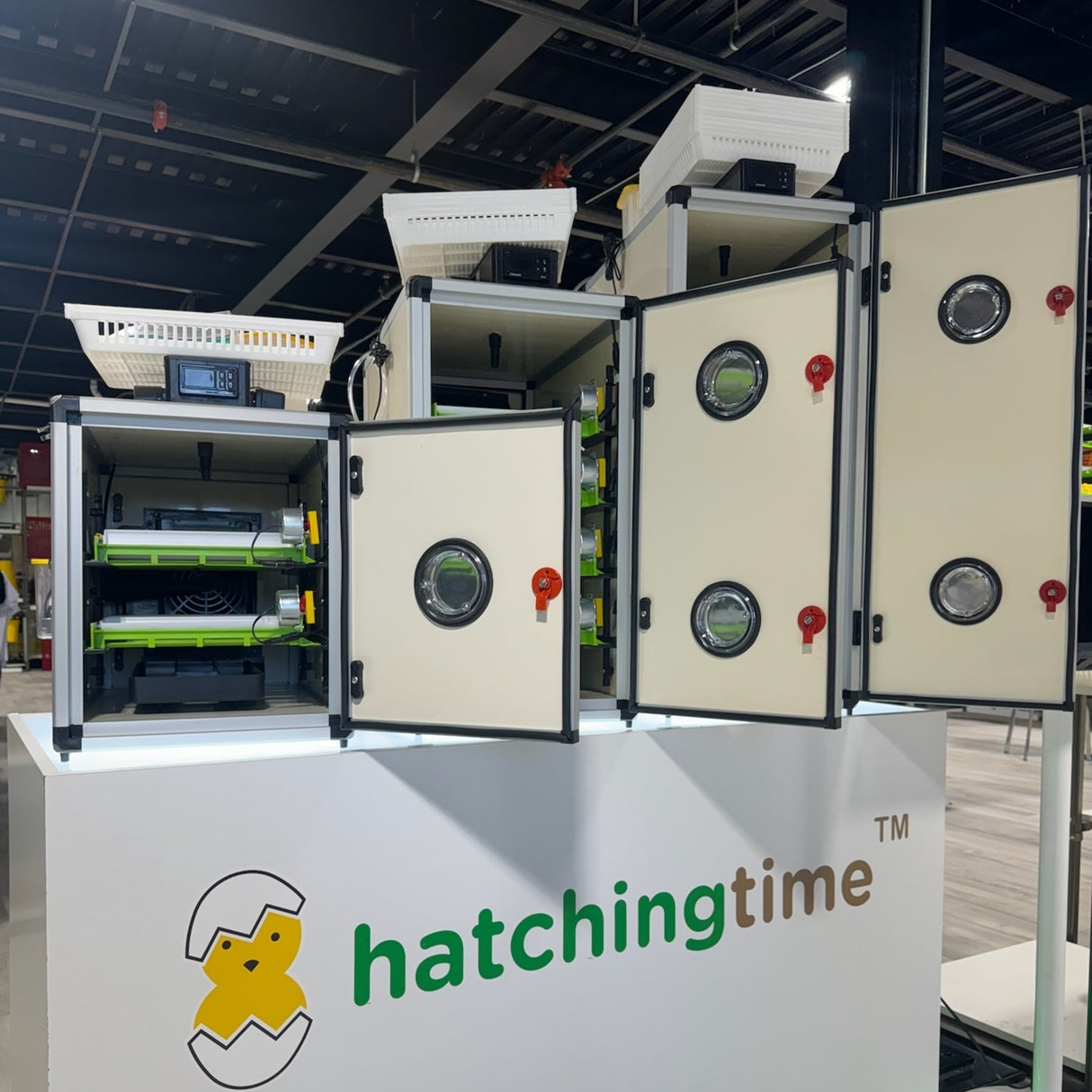 Hatching Time. CT series incubators can be seen on Hatching Time branded table.