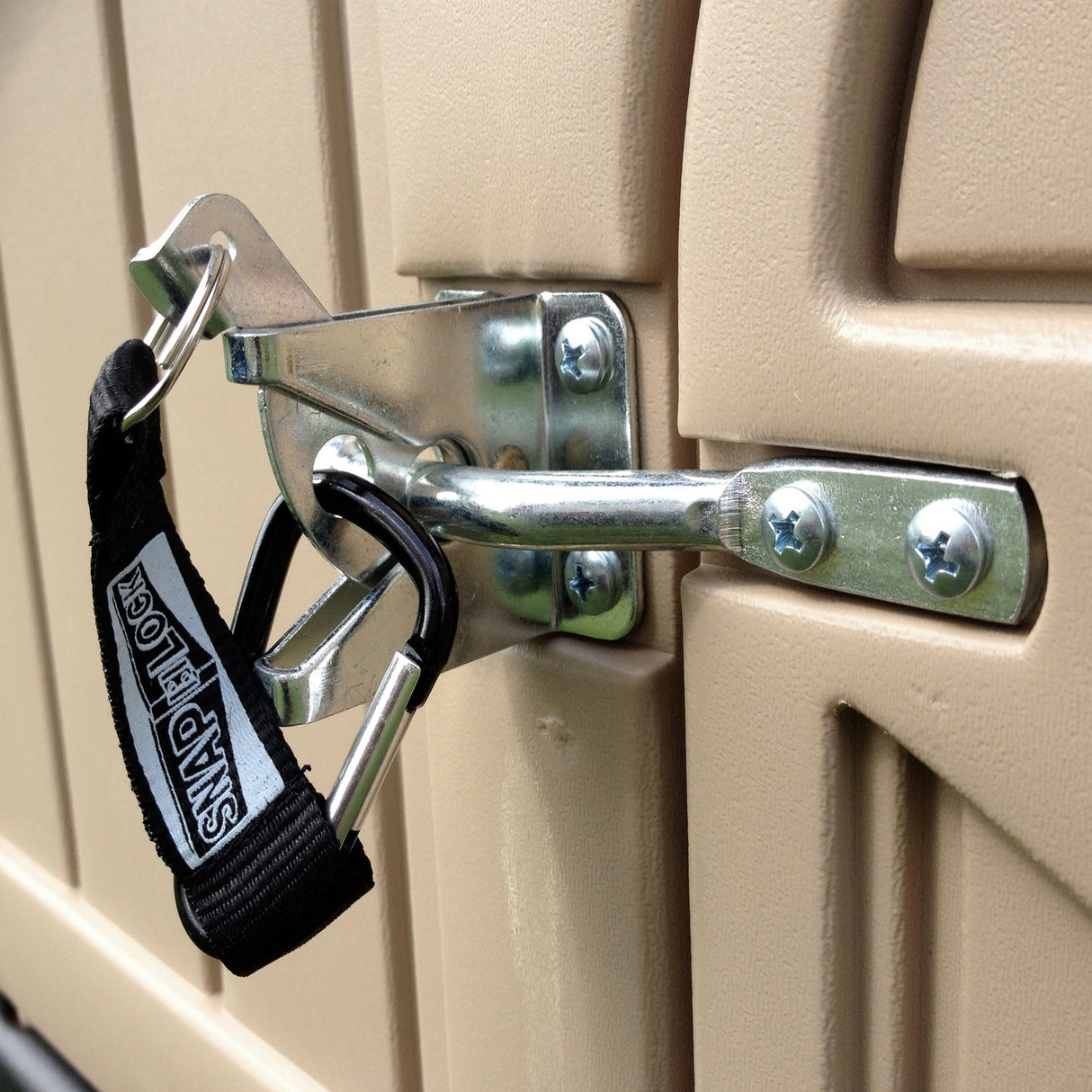 Hatching Time. Standard Snaplock by Formex. 4 bird chicken coop locking door