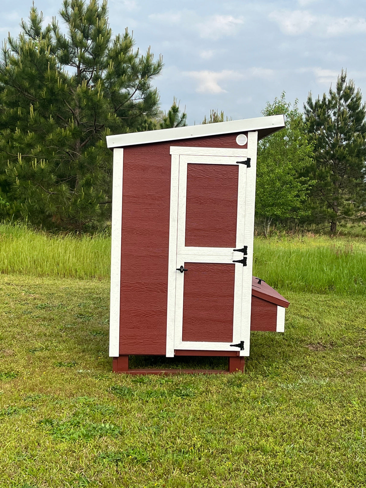 Chicken Coop - Walk-In (Up to 18 Chickens)